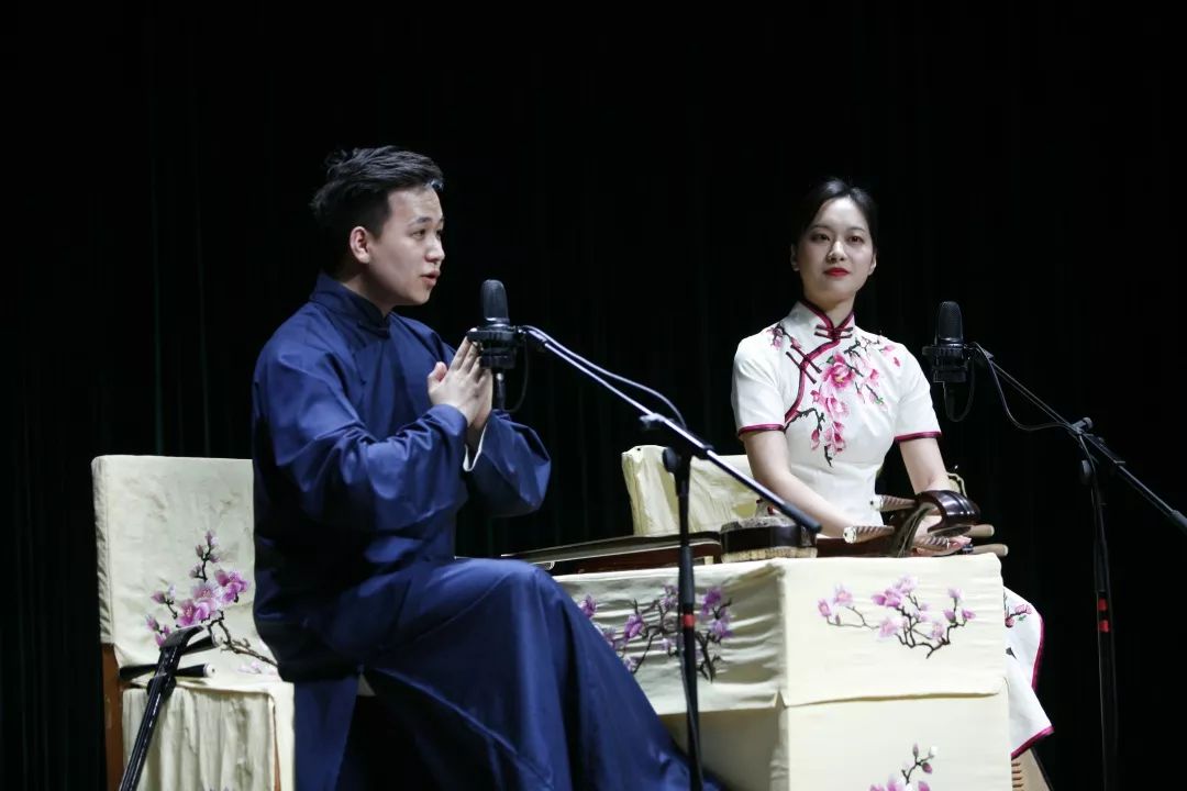 考核的两天里,上海评弹团老艺术家赵开生,沈伟辰,庄凤珠等"坐堂会诊"