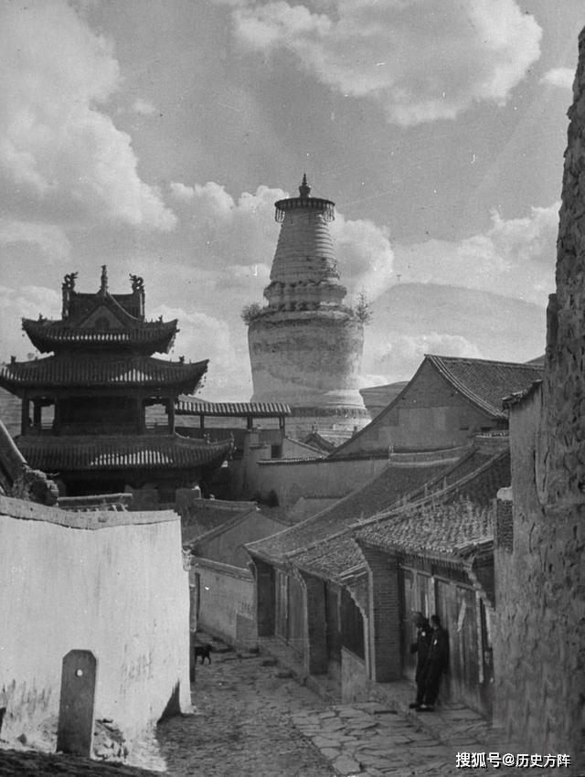 五台山 1940年在高架上拍摄查看到的被日本烧毁后的城市.