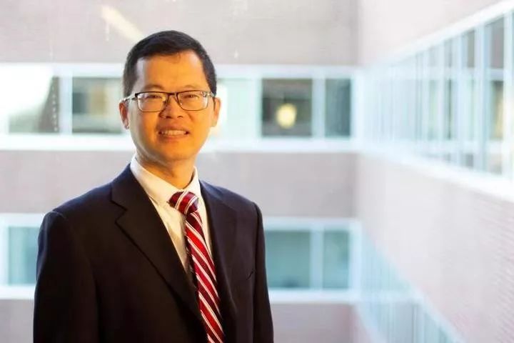 杨坚 南开大学本科硕士 ,美国德州农工大学博士.