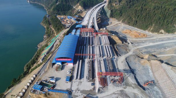 贵州剑榕三标万米隧道全线贯通巍峨苗岭奏响建设者之歌