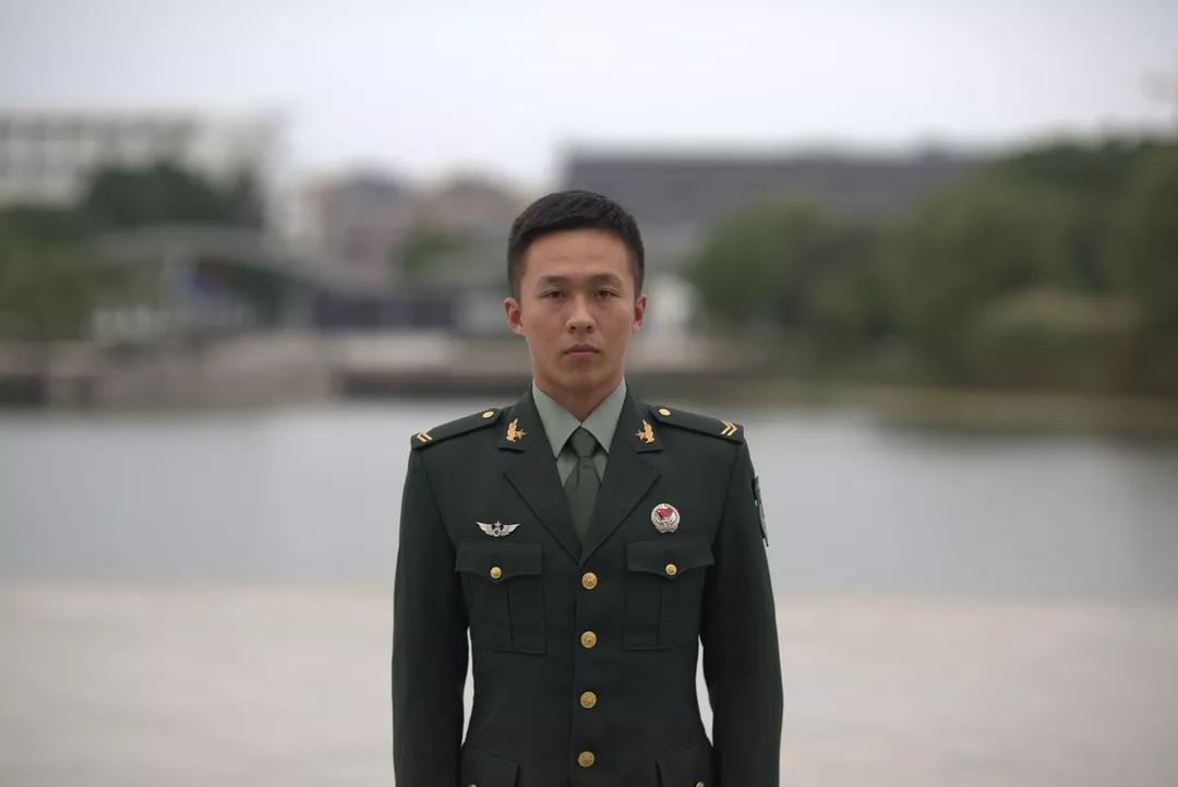 陆军少校 年轻图片