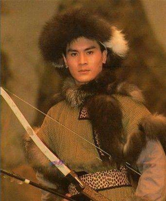 穿的服饰好讲究,突出了蒙古恶劣的气候83版黄日华郭靖,最难忘的记忆