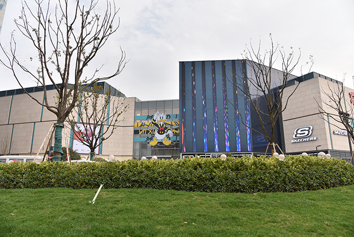 宁波新开业的宝龙广场就在地铁三号线钱湖北路站