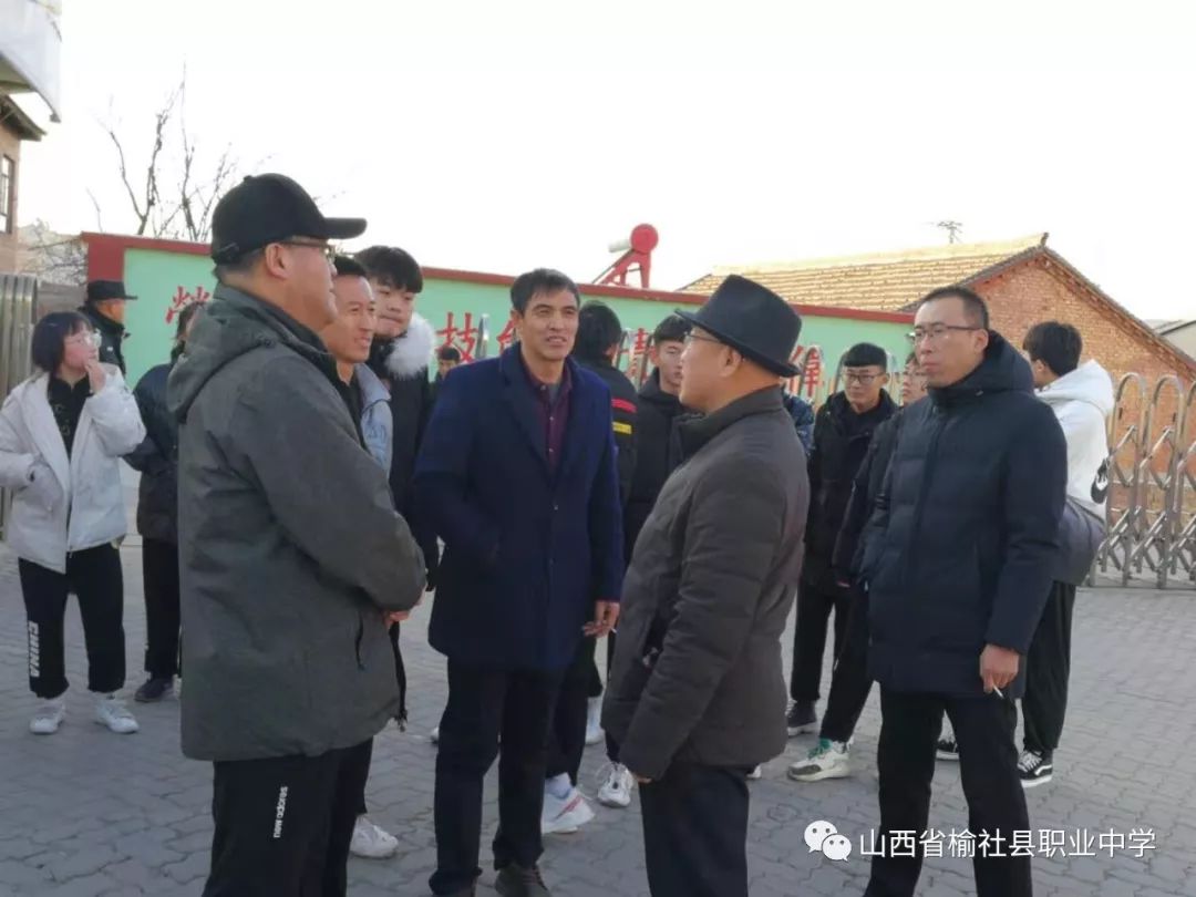榆社左权县宏远学校到职中进行参观交流