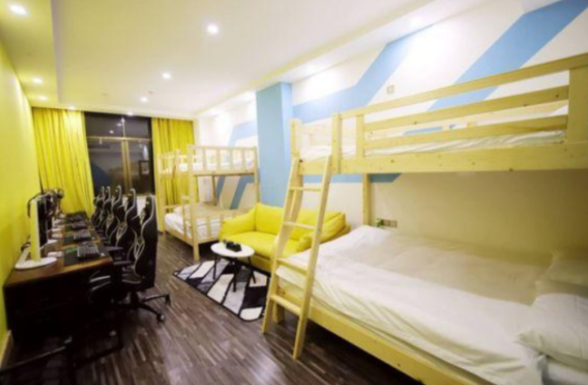 为何电竞酒店五黑房有5台电脑却只有4张床老板说出真相