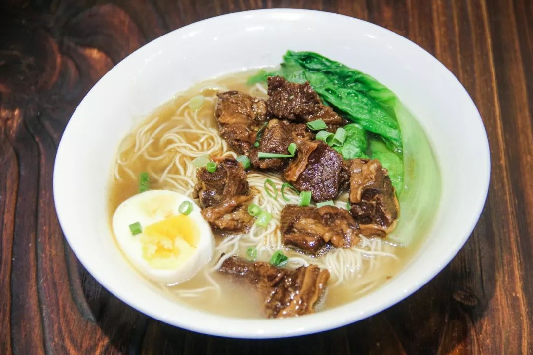 潮江路这家"小店"回头率99%!没人比【粥福】更懂你的胃.._江门