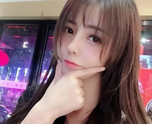 pk乔碧萝火了的主播晴子离开美颜滤镜什么样子线下活动露真容