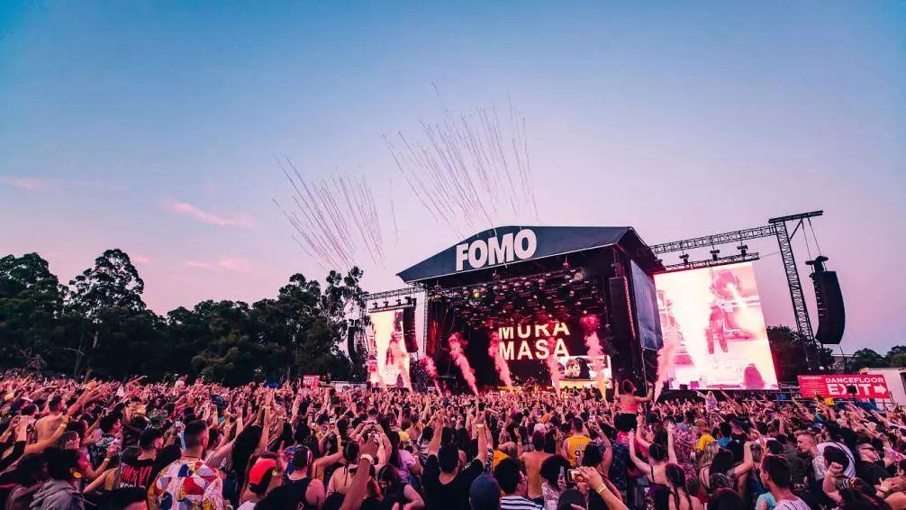 全球最大蹦床城堡,超人气户外床影院,网红美食, 嘻哈音乐节.