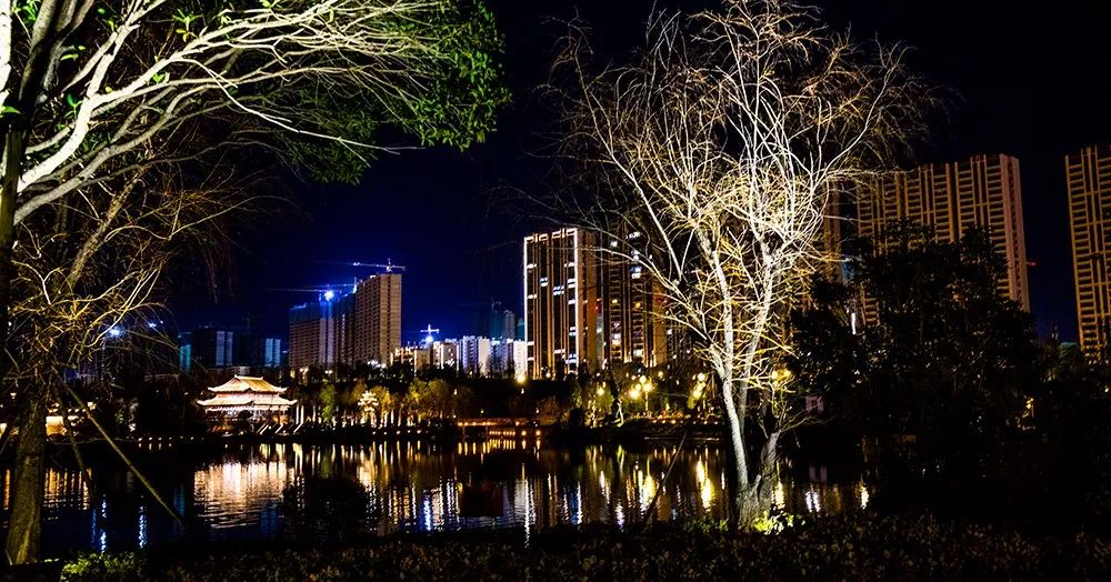 昭通省耕公园"省耕水街"正式亮灯._夜景