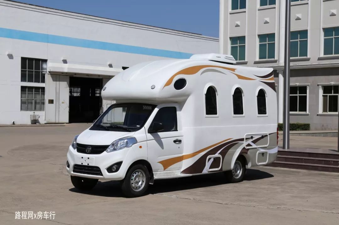 新飞祥菱房车是基于北汽福田的底盘打造而成,整车车身尺寸为5260x1835