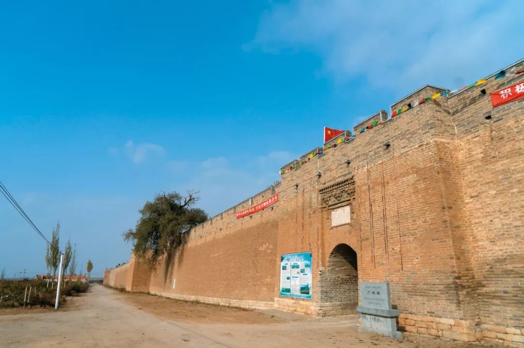 公里,现有全国重点文物保护单位三处:广武长城,广武汉墓群,旧广武城