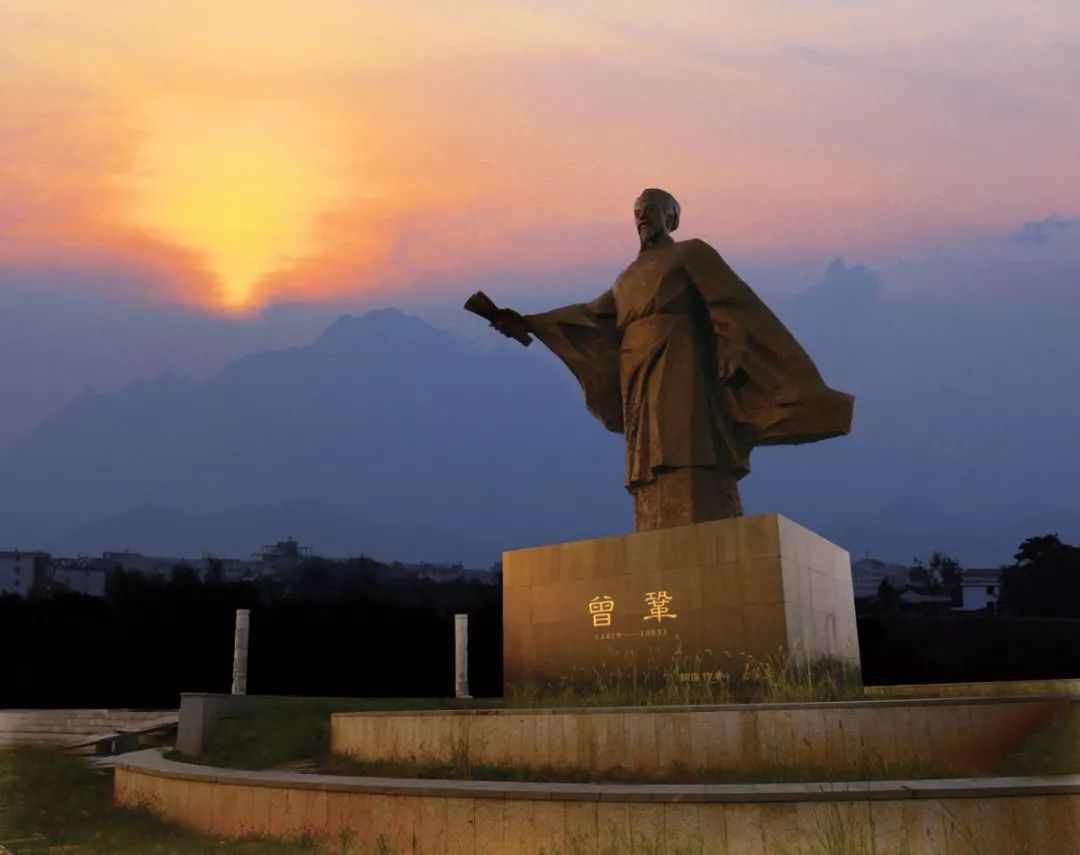 国家非遗物质文化传承人张宜祥教授弟子雕刻江西五大名窑之一白舍窑