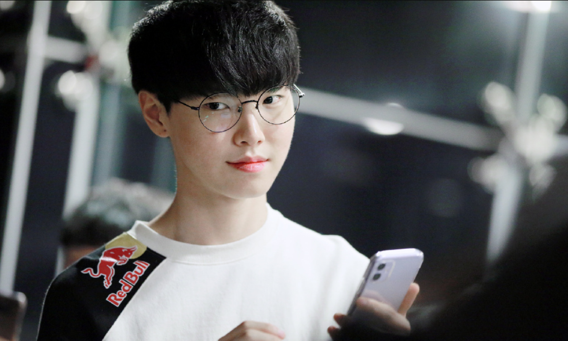 天才中单chovy逐渐"硬币化"?选混子中单也能c,连斩两枚mvp!