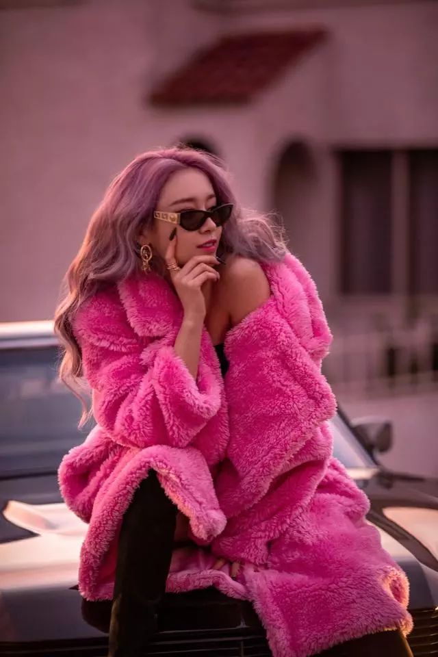 朴智妍solo回归变身欧美甜心一头紫发又美又飒