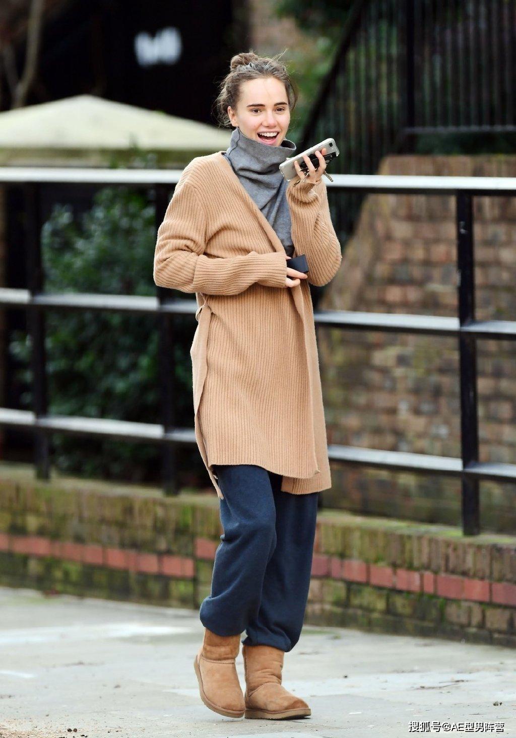 原创罗伯特·帕丁森女友现身街头!27岁的"水房姑娘",气质超级治愈