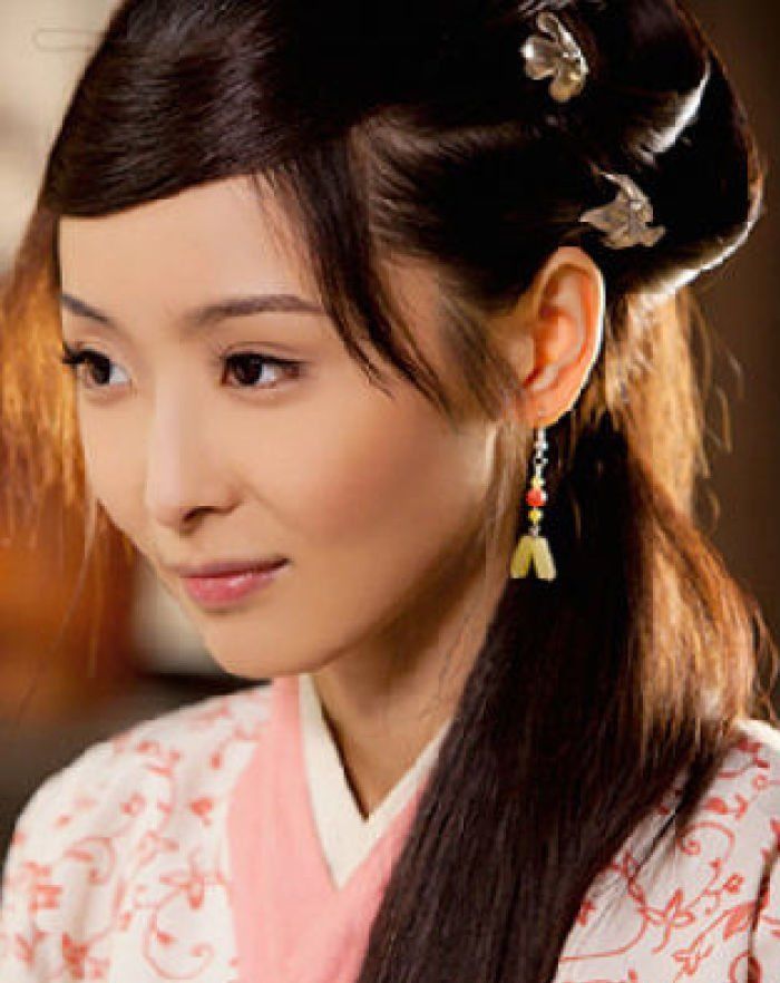 李曼:可能有很多人不认识李曼,她是谋女郎,当年《满城尽带黄金甲》还