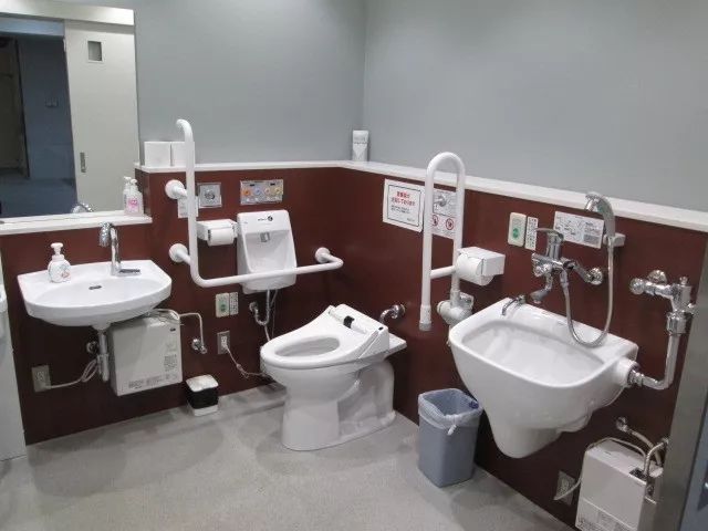 看过日本医院的厕所才知道我们缺的不仅是一卷卫生纸