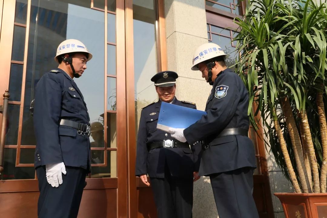 山东振邦保安天桥分公司是一支半军事化管理的安保队伍,公司领导对