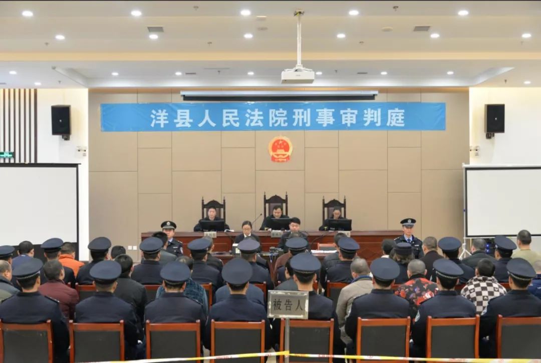 王昆等涉案28名被告人分别被判处九个月到十八年六个月不等的有期徒刑