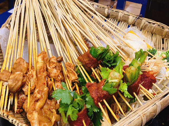 6店通用全世界都在吃的马路边边88元抢冬日钜惠2人餐经典鸳鸯锅签签60