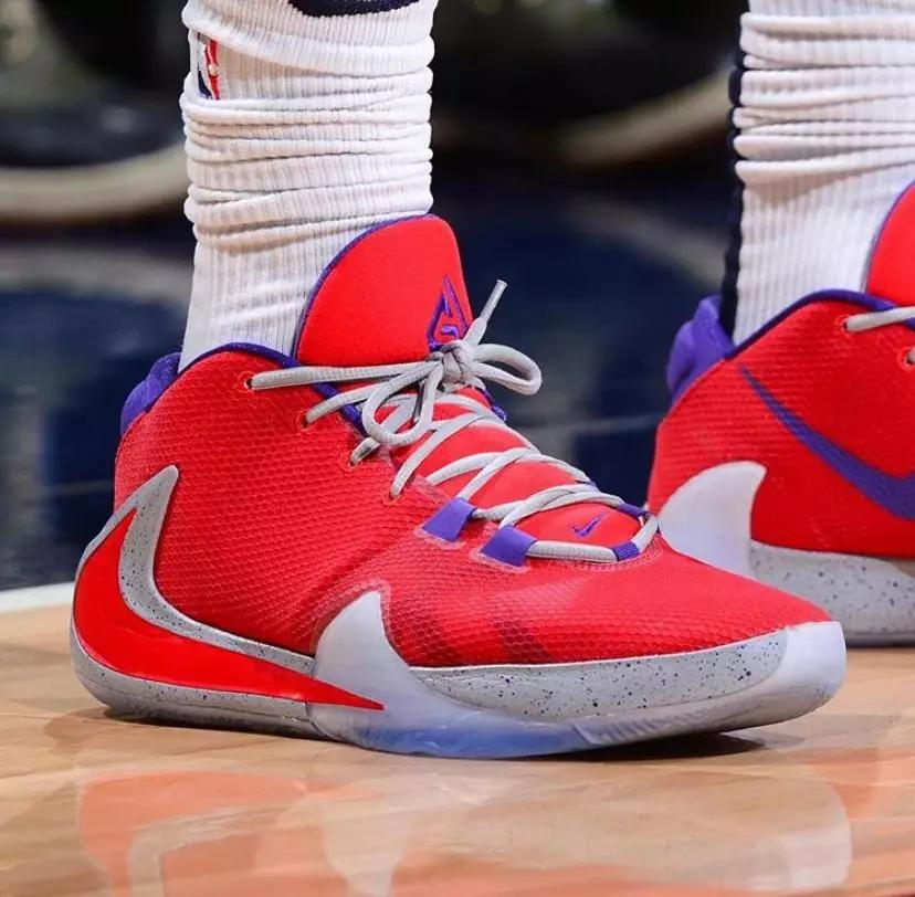 他的队友贾马尔穆雷上脚: adidas pro model 2g 鞋的内侧还有be more