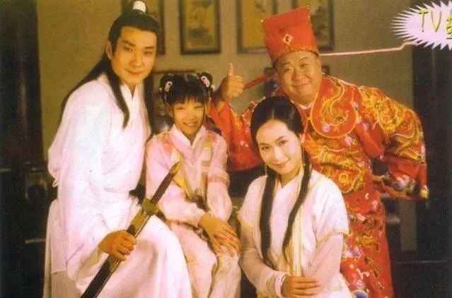 11岁时拍了《浪子大钦差》,跟演员叶童合作过,不论是哭戏还是什么桥段