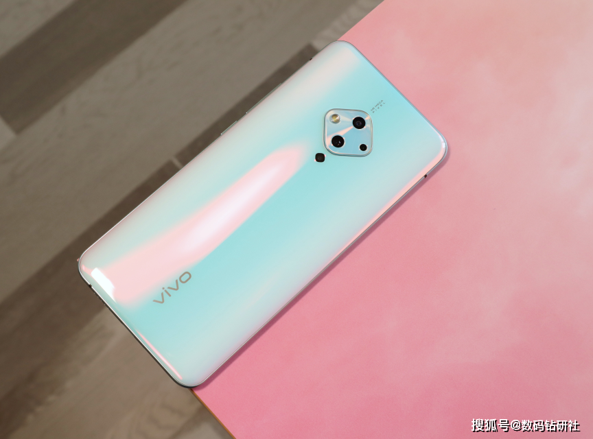 又好看又能打 vivo s5诠释新一代"花瓶"产品!_摄像头