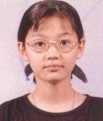 全智贤童年就有美人骨,美人在骨不在皮相,难怪她长大后美成女神