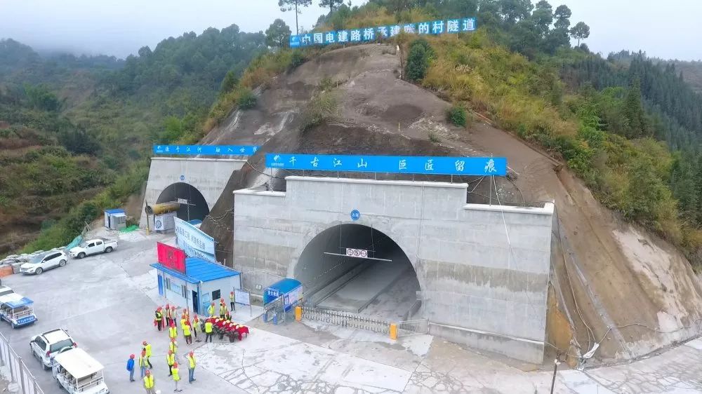 这是云南省首座特长螺旋隧道,其建设难度,地质环境复杂性均位列世界