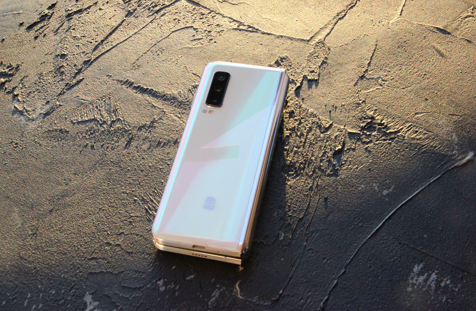 心系天下三星w20025g体验集折叠屏5g于一身的机型