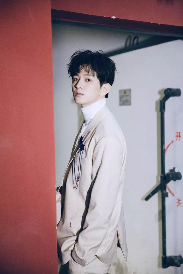 演员文苡帆亮相腾讯视频星光大赏,k&k战队甜蜜