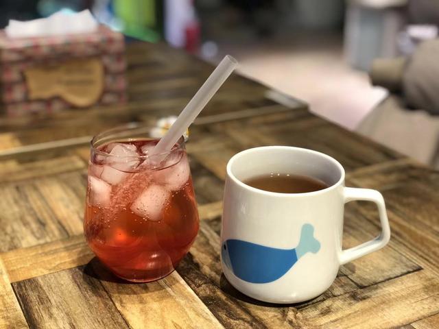 说到这里就要解释为什么这家猫咖最治愈了,因为这家