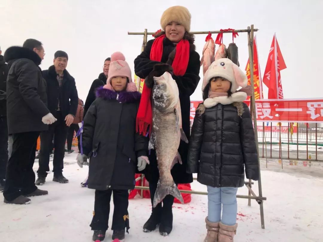 已售16万斤首届沈阳法库冬捕节震撼登场见证今冬第一网