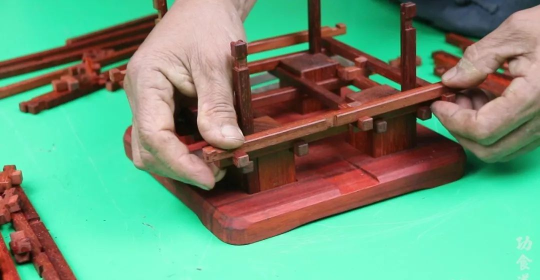 61岁中国大爷造出2500年前鲁班凳,惊艳1000万外国网友:这还是我认识的