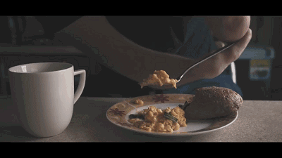 收获了极大的自信 变得越来越乐观 他开始努力尝试自己曾经不敢尝试