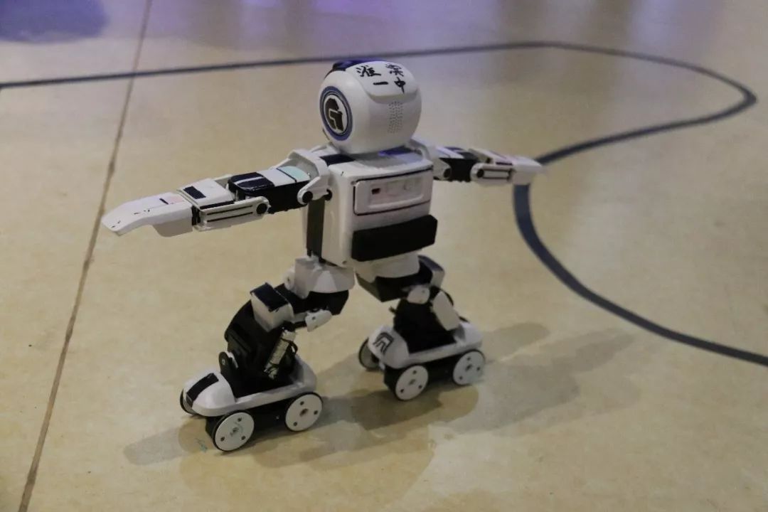 淮滨县第一中学举行全县创客教育机器人培训活动