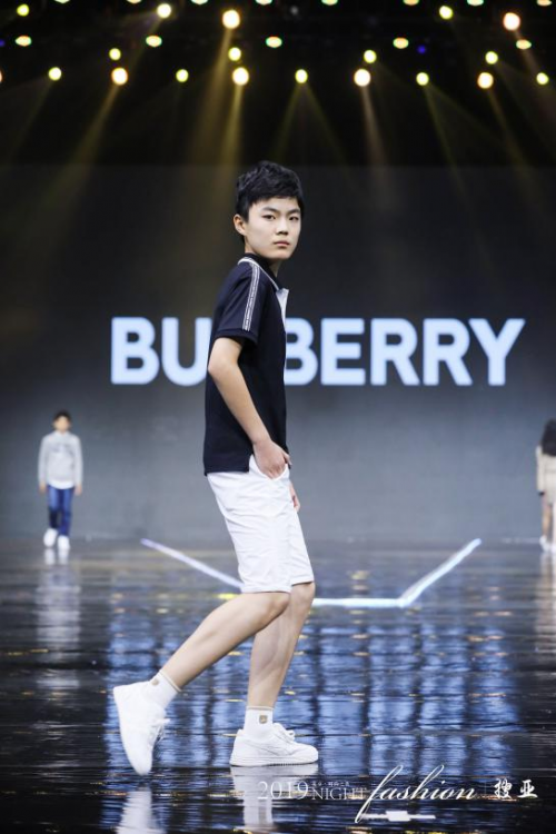 大兵小将6名艺人携手为cucciburberry等五大品牌站台走秀