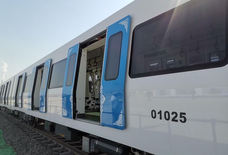 内蒙古首条地铁呼和浩特地铁1号线昨日开通