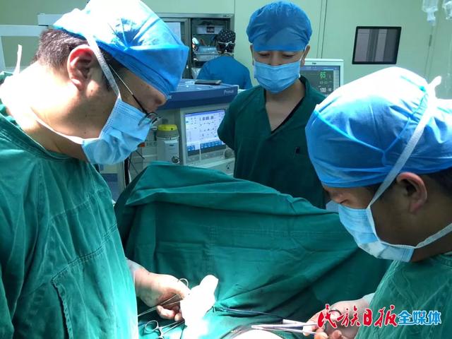 我州完成省內首例乳腔鏡下乳腺腫瘤切除手術