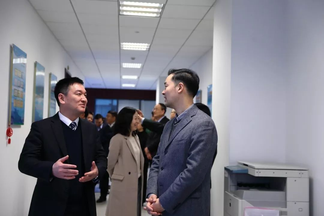 慈溪代市长盛悠率队到慈溪农村商业银行慰问