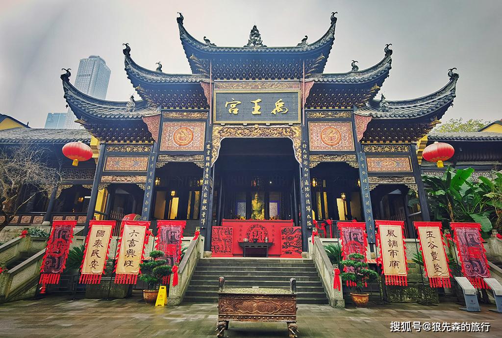 1/ 12 在重庆渝中区东水门大桥边上,有一处我国现存最大的古会馆建筑