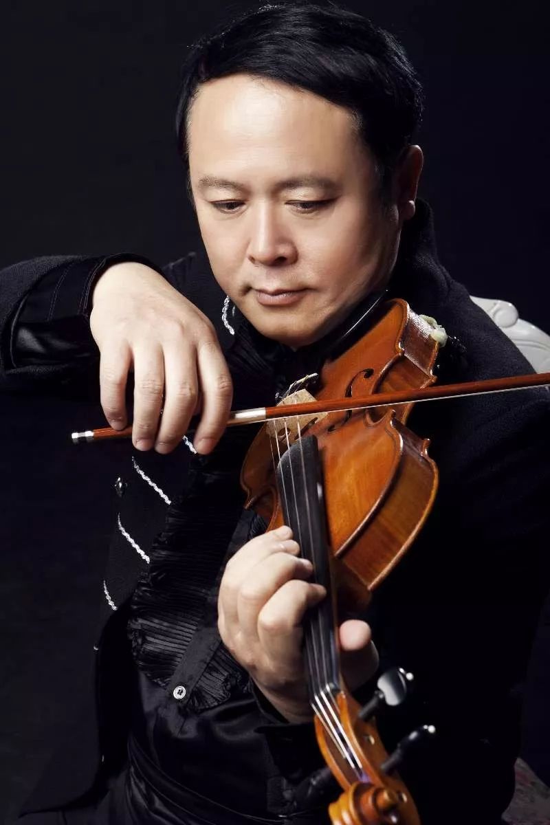 师从声乐教育家沈湘,吴期辉,黎信昌,孟亨全等名师.