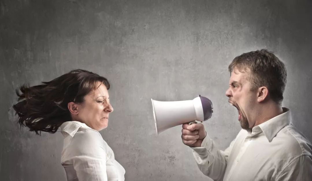 原创一个35岁人给你提个醒职场上别跟同事走得太近