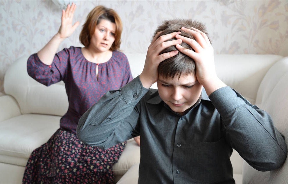 原创越吼孩子越不听话,妈妈试试这3招,一治一个准