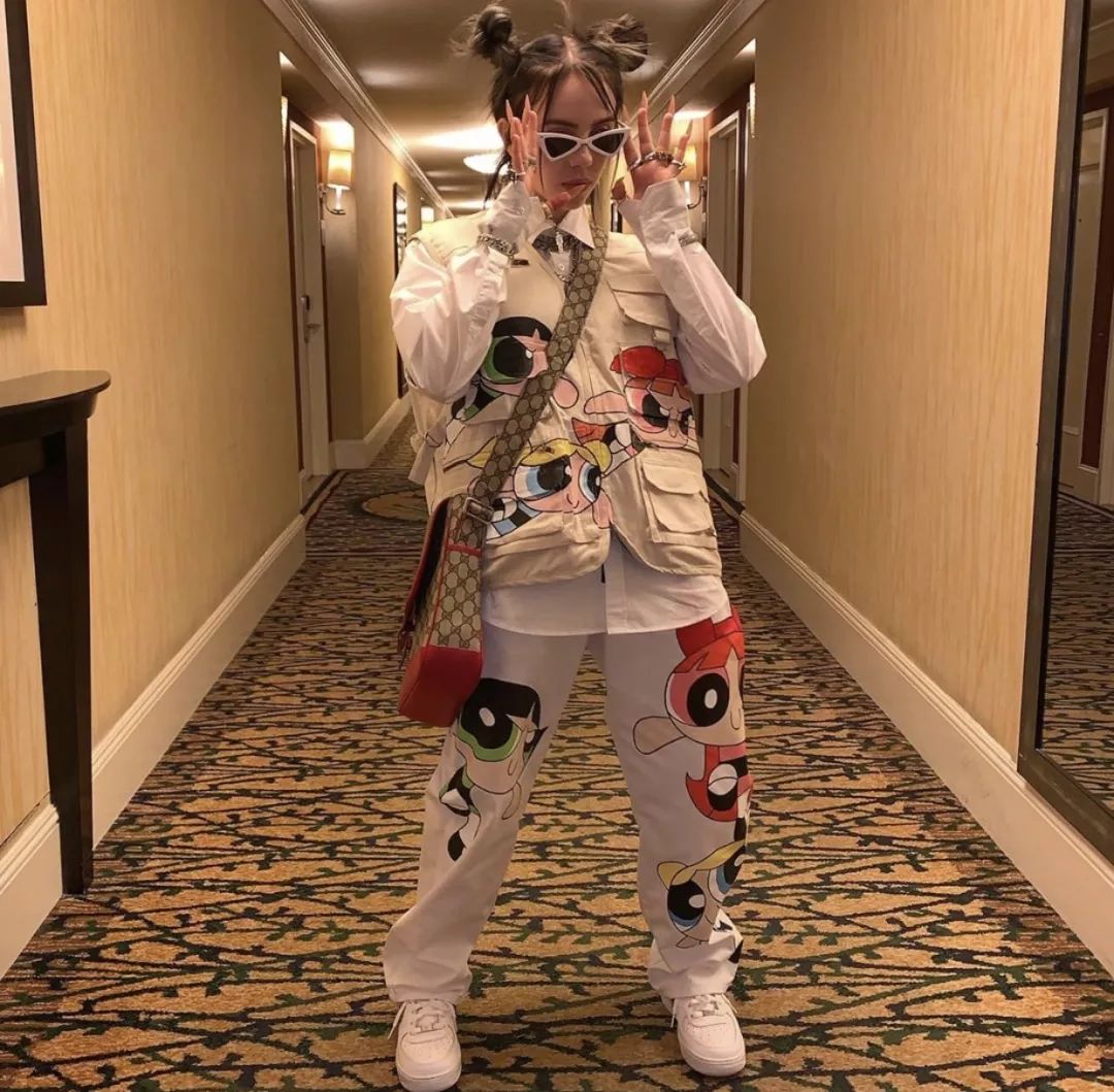 billieeilish18岁那年我在itunes榜首翻白眼儿