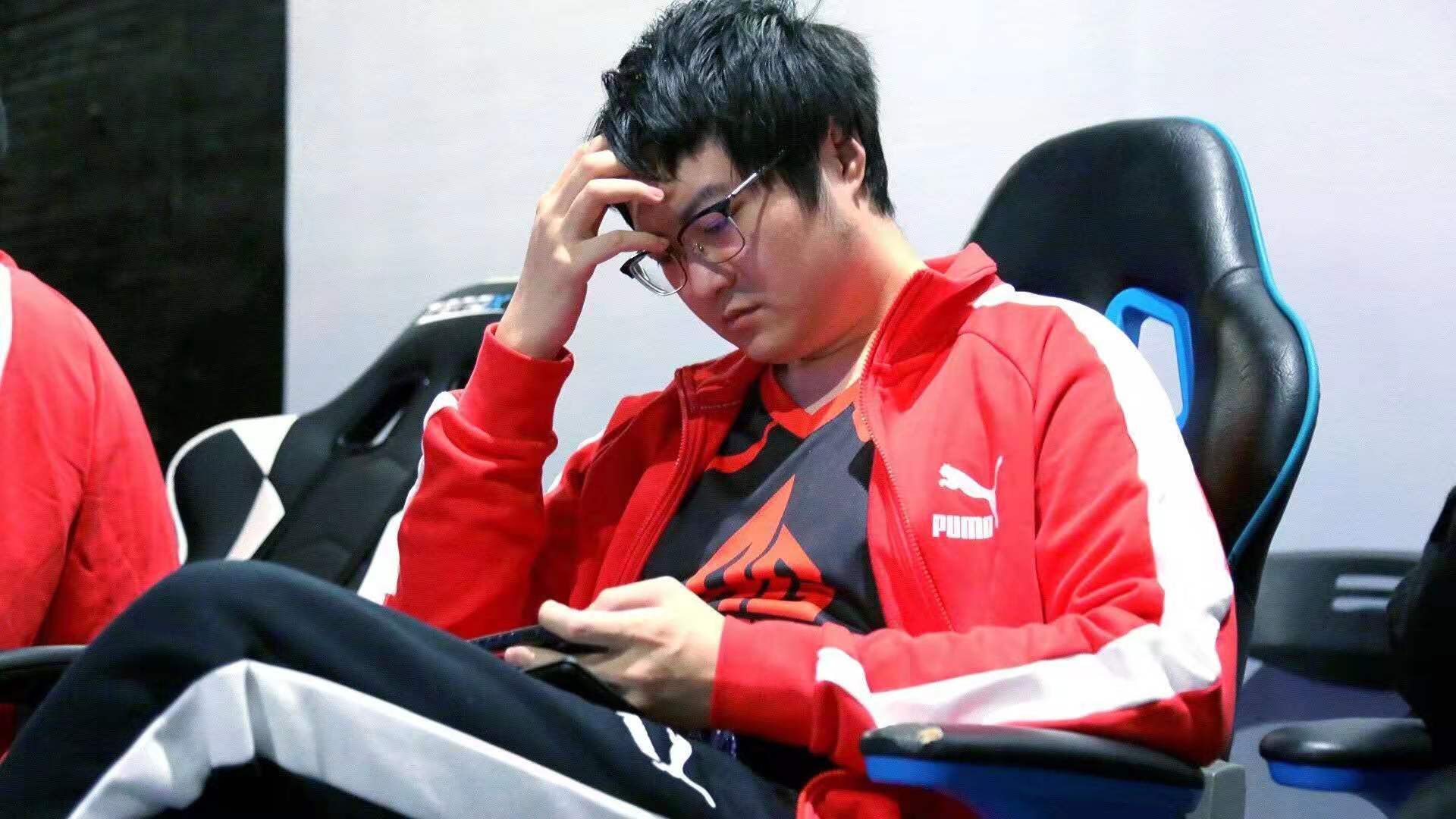 ag输给qg"情理之中",fly透露:qg全员因训练太差"自扇嘴巴"!_qghappy