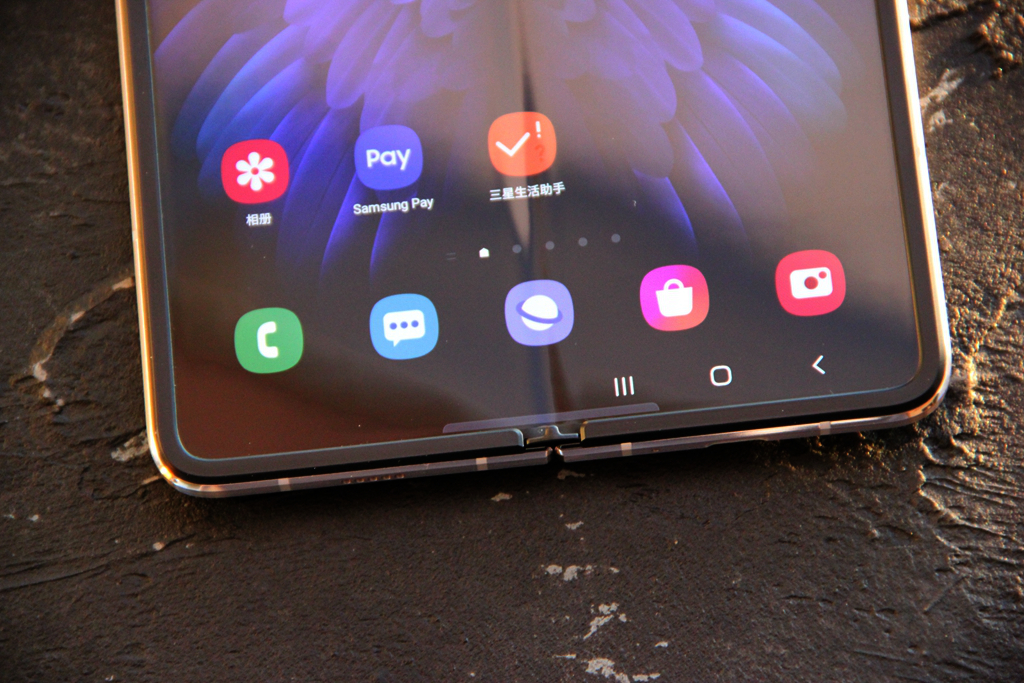 心系天下三星w20025g体验集折叠屏5g于一身的机型