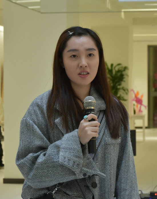 参展艺术家,清华美院在读博士研究生于婉莹发言参展艺术家美院在读