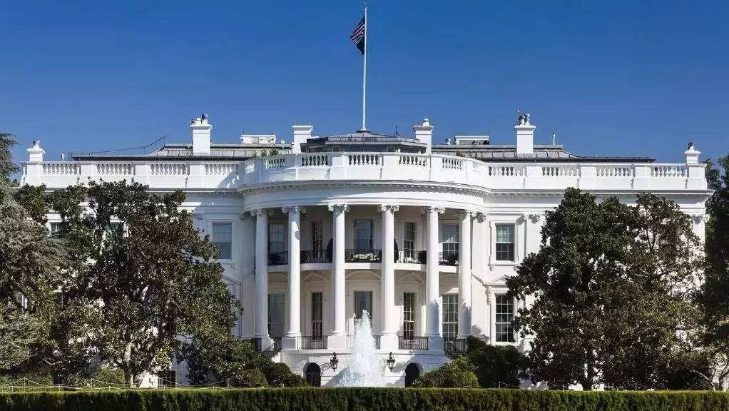 也可以邮寄 直译是"白色的房子",由于是美国总统的官邸,办公室