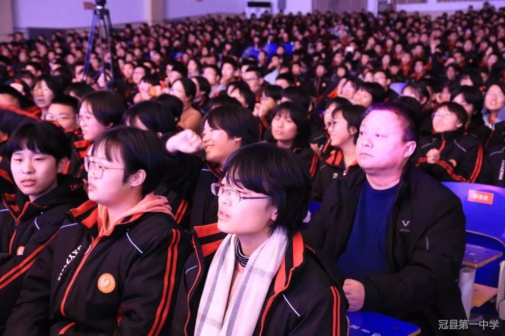 冠县一中隆重举行高二年级"新起航,梦飞young"2020元旦联欢会